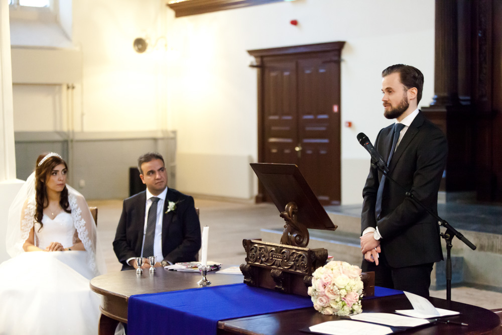 Bruiloft ceremonie in de Akerk in Groningen Bruiloft ceremonie in de Akerk in Groningen